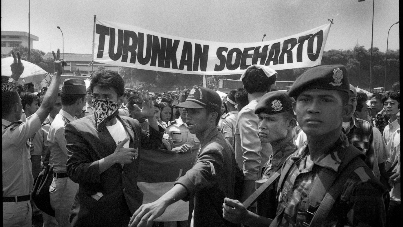 Masalah Sosial di Indonesia Tahun 1998: Merangkum Secara Dalam Politik Indonesia