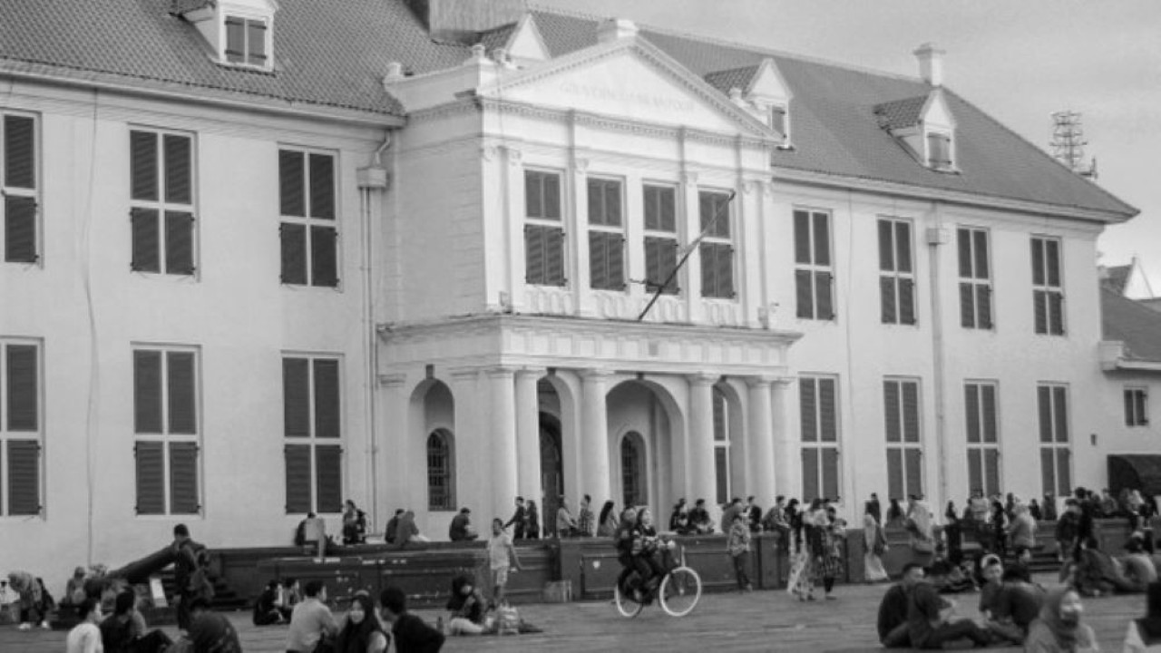 Masalah Sosial di Indonesia pada Tahun 1710-an: Dampak Kolonialisme VOC dan Ketegangan Sosial