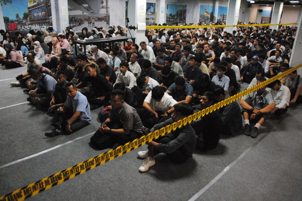 Krisis Pengangguran Anak Muda 2025: 7,28 Juta, SMK Tertinggi, & Solusi Masa Depan