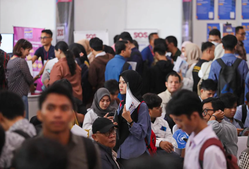 Krisis Pengangguran Anak Muda 2025: 7,28 Juta, SMK Tertinggi, & Solusi Masa Depan